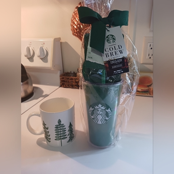 Starbucks set. New in pkg Cold brew set Tumbler with Pre-owned 12 oz mug. - Picture 4 of 5